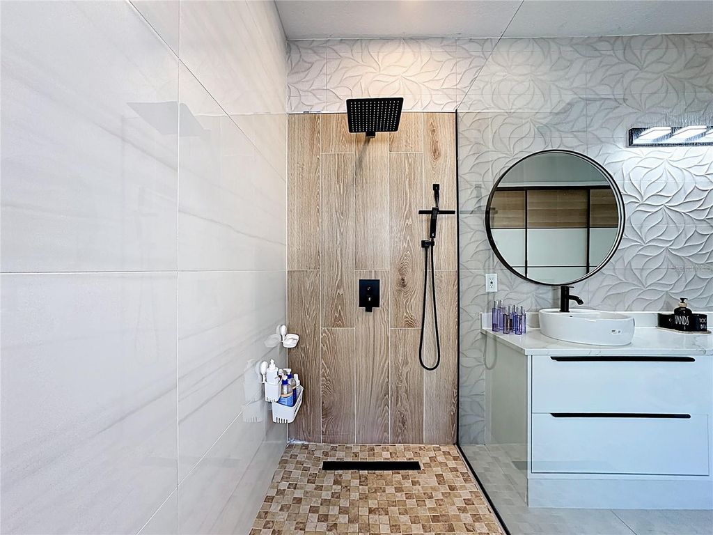 Image 53 of property listing at 14376 LORD BARCLAY DRIVE, Orlando, FL 32837