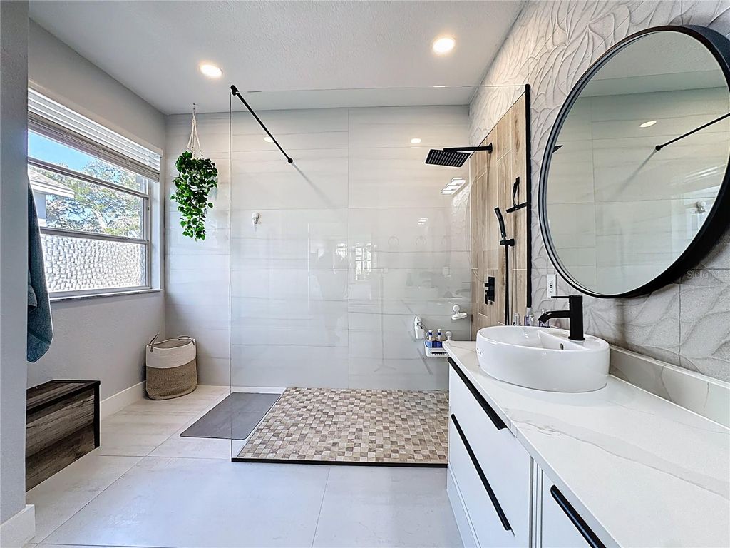 Image 54 of property listing at 14376 LORD BARCLAY DRIVE, Orlando, FL 32837