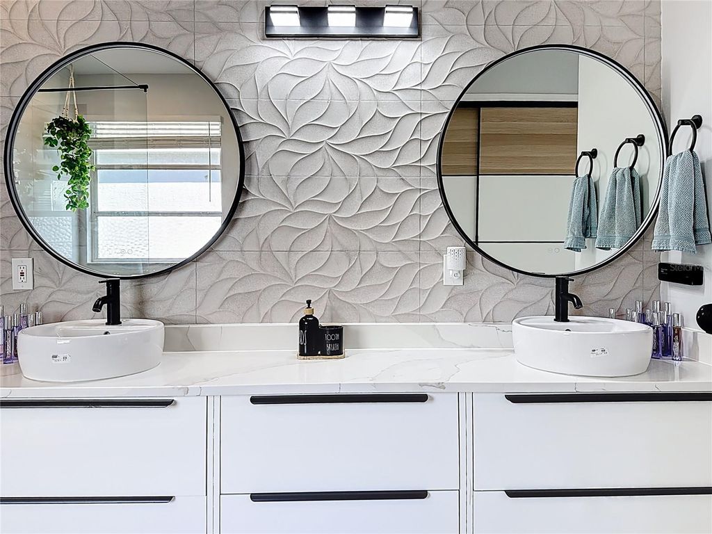 Image 55 of property listing at 14376 LORD BARCLAY DRIVE, Orlando, FL 32837