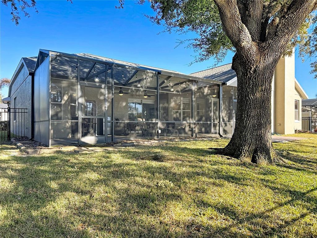 Image 61 of property listing at 14376 LORD BARCLAY DRIVE, Orlando, FL 32837