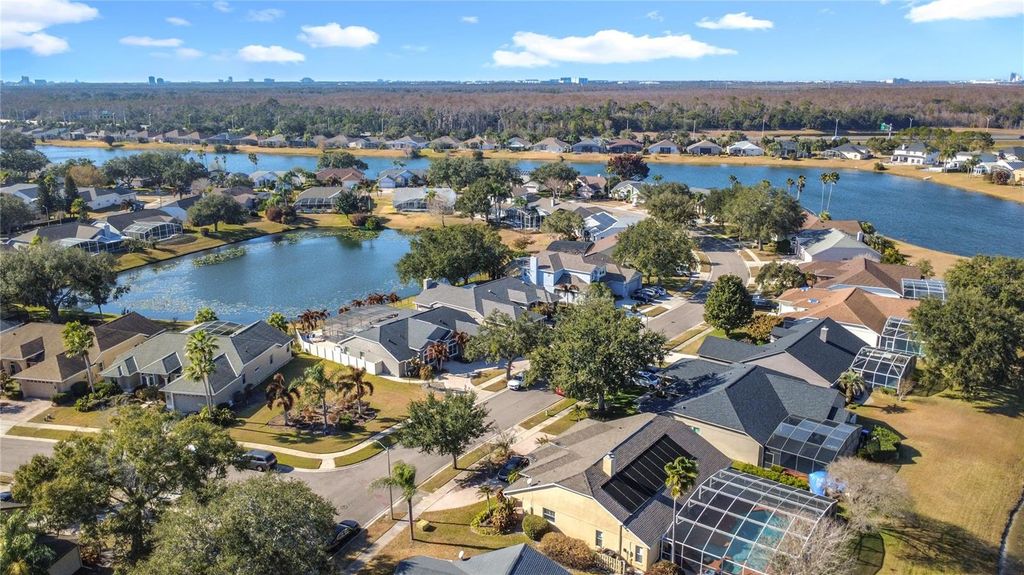 Image 74 of property listing at 14376 LORD BARCLAY DRIVE, Orlando, FL 32837