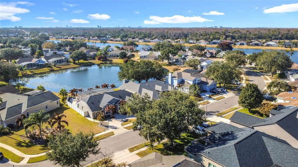 Image 78 of property listing at 14376 LORD BARCLAY DRIVE, Orlando, FL 32837