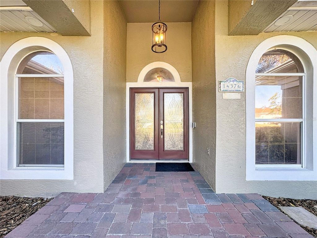 Image 9 of property listing at 14376 LORD BARCLAY DRIVE, Orlando, FL 32837