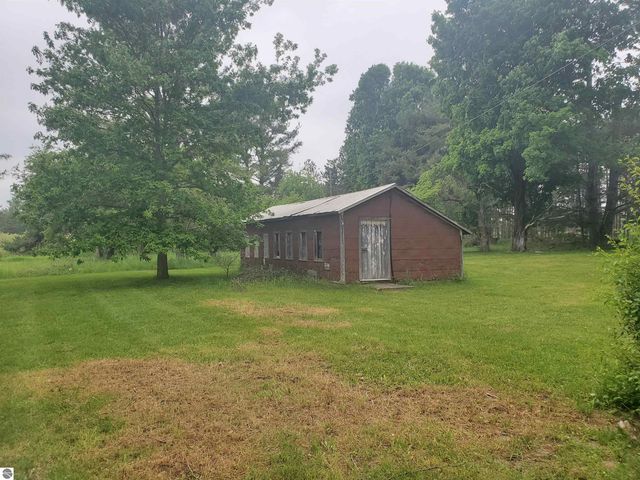 9530 W Denver Road, Lake, MI 48632