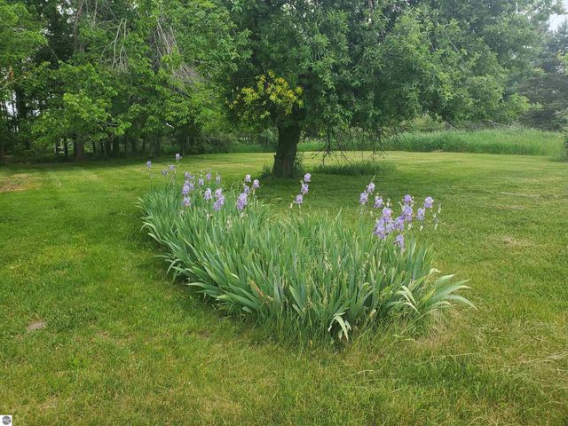 9530 W Denver Road, Lake, MI 48632