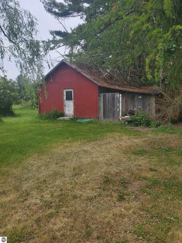 9530 W Denver Road, Lake, MI 48632