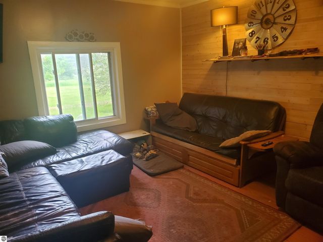 9530 W Denver Road, Lake, MI 48632