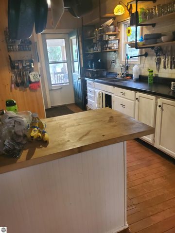 9530 W Denver Road, Lake, MI 48632