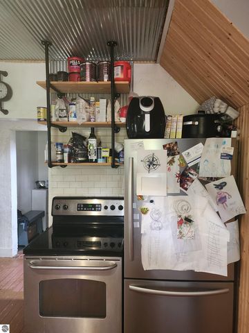 9530 W Denver Road, Lake, MI 48632
