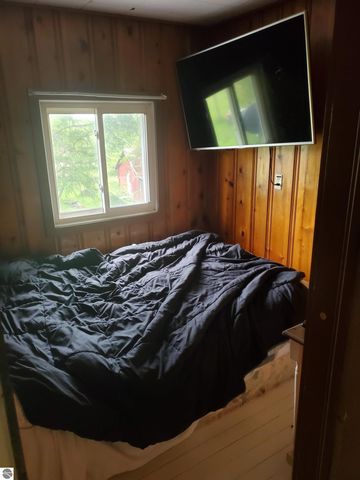 9530 W Denver Road, Lake, MI 48632
