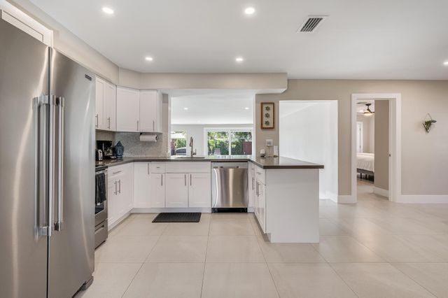 300 SE 8th Court, Pompano Beach, FL 33060