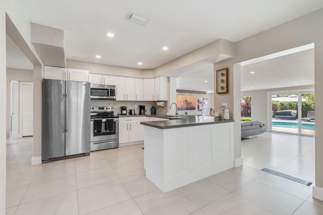 300 SE 8th Court, Pompano Beach, FL 33060