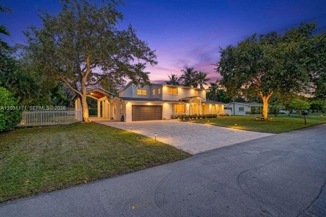 8320 SW 161st St, Palmetto Bay, FL 33157