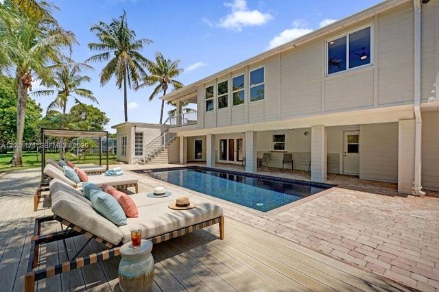 8320 SW 161st St, Palmetto Bay, FL 33157
