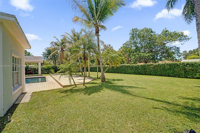 8320 SW 161st St, Palmetto Bay, FL 33157