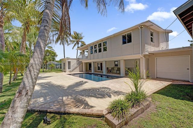 8320 SW 161st St, Palmetto Bay, FL 33157
