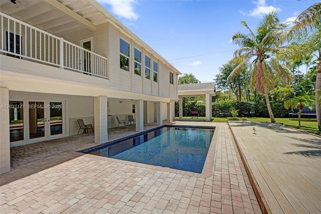 8320 SW 161st St, Palmetto Bay, FL 33157