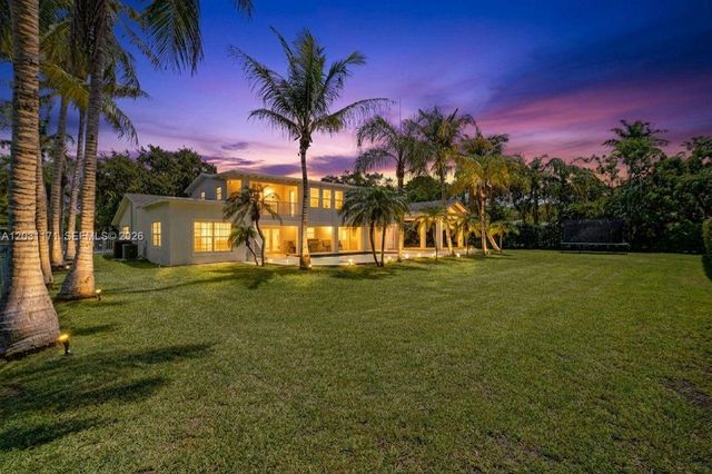 8320 SW 161st St, Palmetto Bay, FL 33157