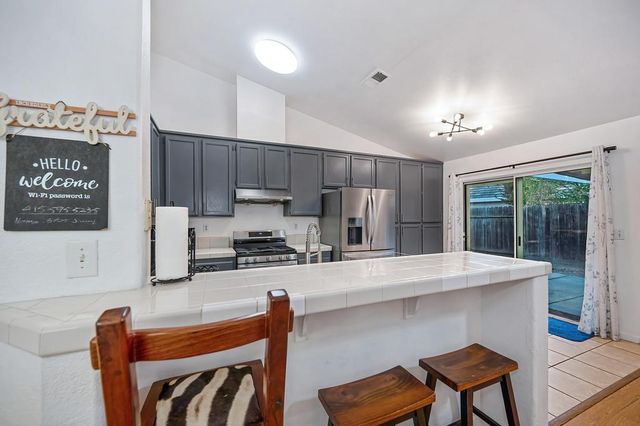 8705 Laguna Star Dr, Elk Grove, CA 95758