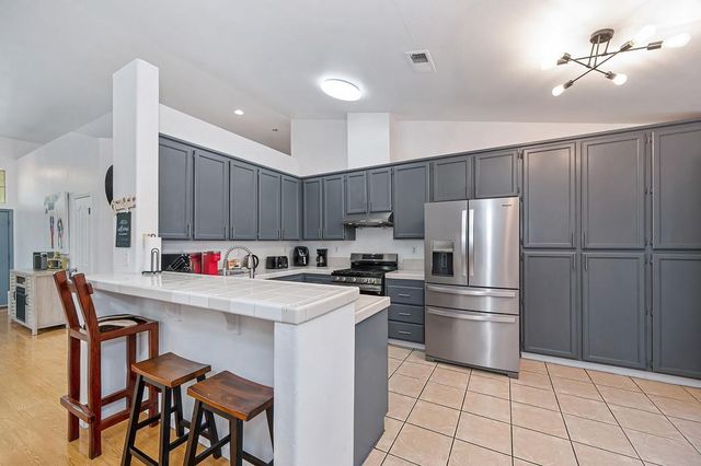 8705 Laguna Star Dr, Elk Grove, CA 95758