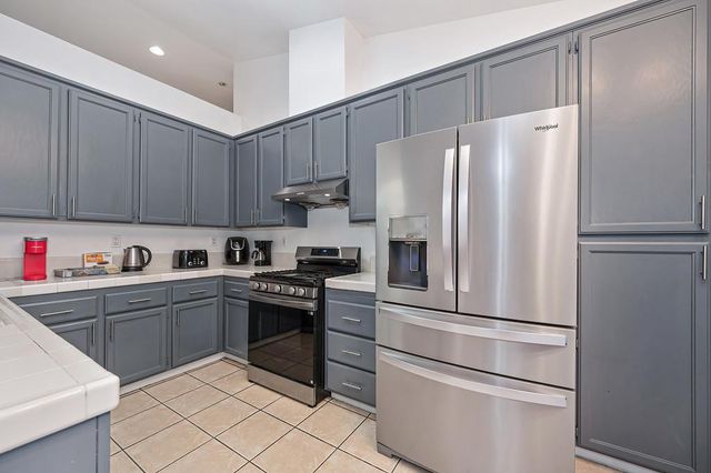 8705 Laguna Star Dr, Elk Grove, CA 95758