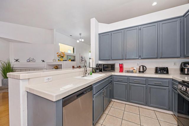 8705 Laguna Star Dr, Elk Grove, CA 95758