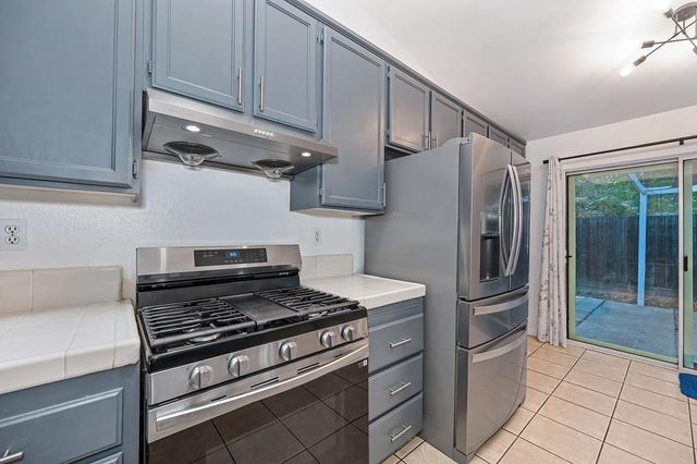 8705 Laguna Star Dr, Elk Grove, CA 95758