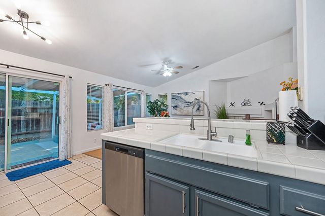 8705 Laguna Star Dr, Elk Grove, CA 95758