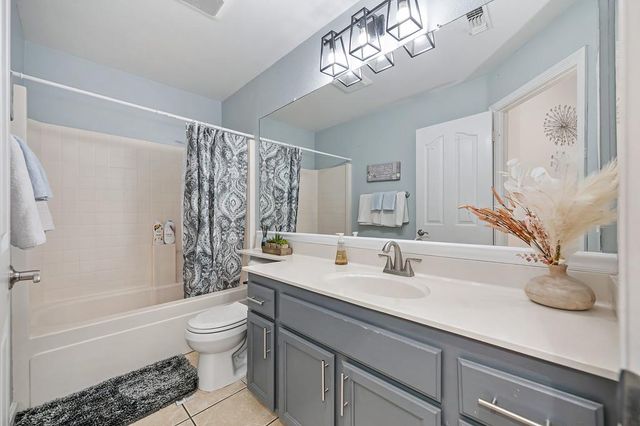 8705 Laguna Star Dr, Elk Grove, CA 95758
