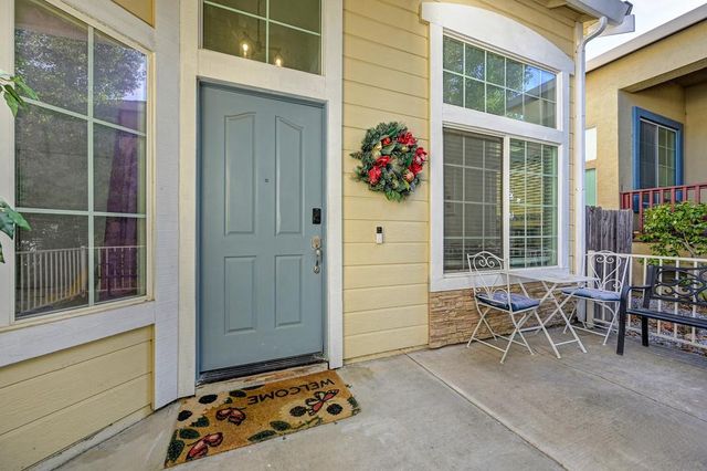 8705 Laguna Star Dr, Elk Grove, CA 95758