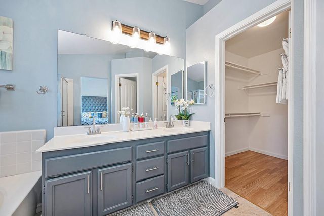 8705 Laguna Star Dr, Elk Grove, CA 95758
