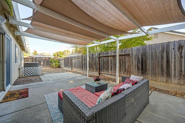 8705 Laguna Star Dr, Elk Grove, CA 95758