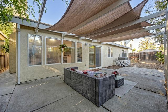 8705 Laguna Star Dr, Elk Grove, CA 95758