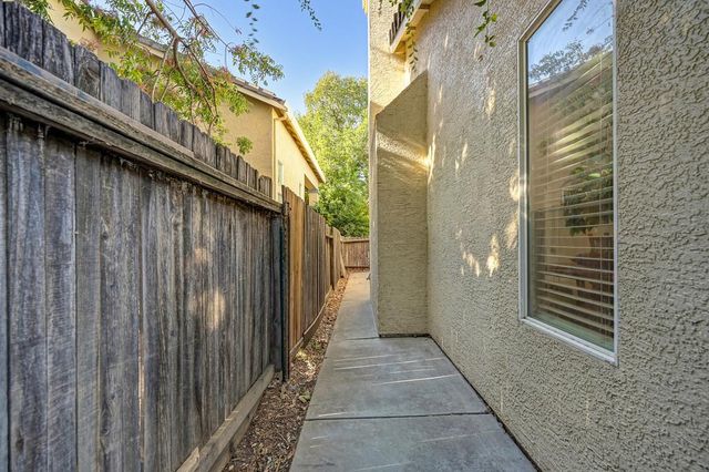 8705 Laguna Star Dr, Elk Grove, CA 95758