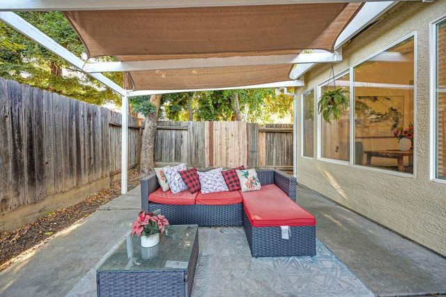 8705 Laguna Star Dr, Elk Grove, CA 95758