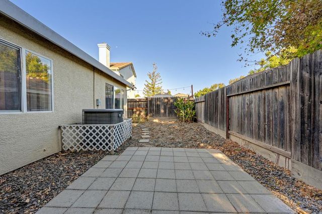 8705 Laguna Star Dr, Elk Grove, CA 95758