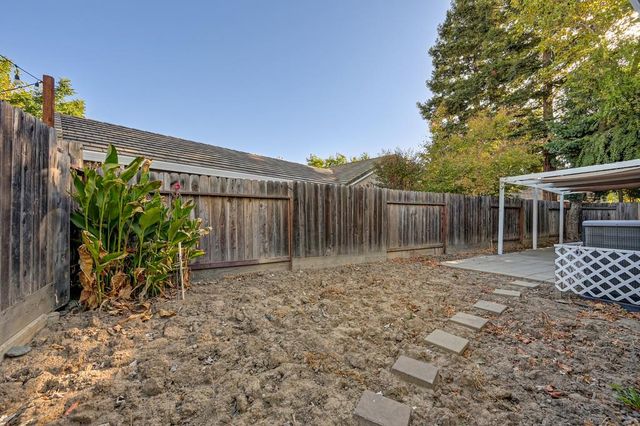8705 Laguna Star Dr, Elk Grove, CA 95758