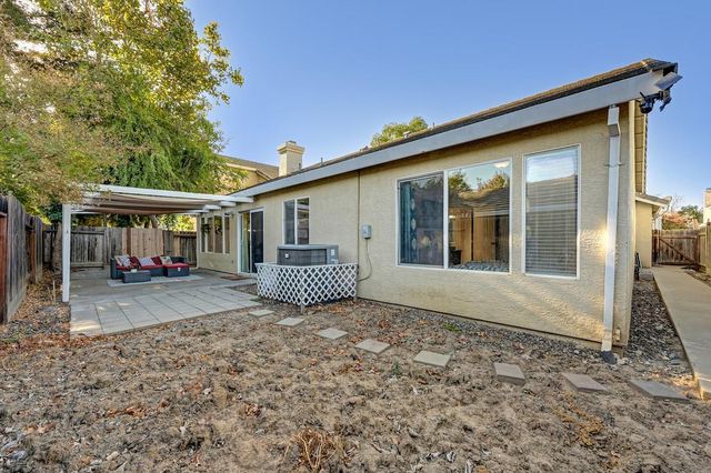 8705 Laguna Star Dr, Elk Grove, CA 95758