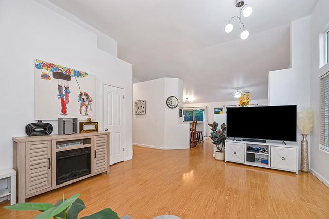 8705 Laguna Star Dr, Elk Grove, CA 95758