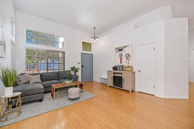 8705 Laguna Star Dr, Elk Grove, CA 95758