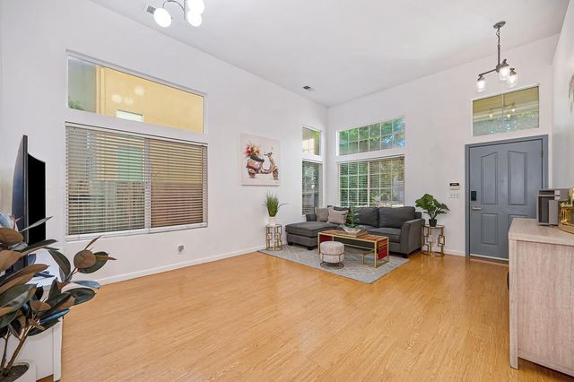 8705 Laguna Star Dr, Elk Grove, CA 95758