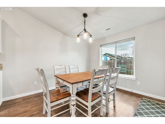 632 N 5TH St, Creswell, OR 97426