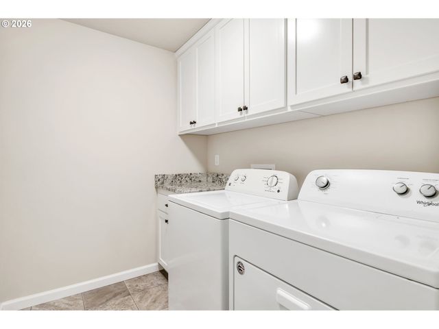 632 N 5TH St, Creswell, OR 97426