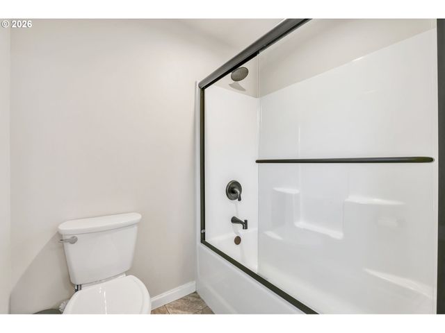 632 N 5TH St, Creswell, OR 97426