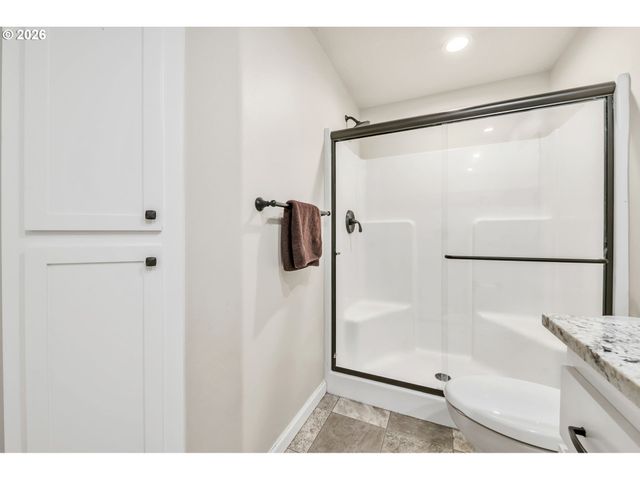 632 N 5TH St, Creswell, OR 97426