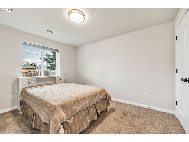 632 N 5TH St, Creswell, OR 97426