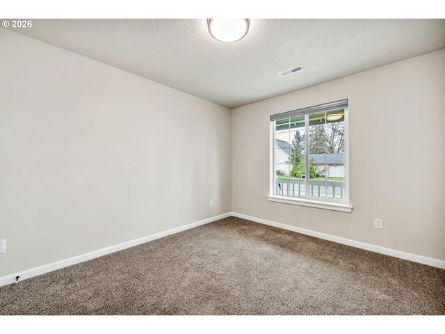 632 N 5TH St, Creswell, OR 97426