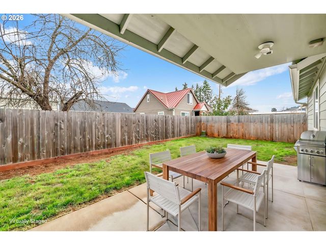 632 N 5TH St, Creswell, OR 97426