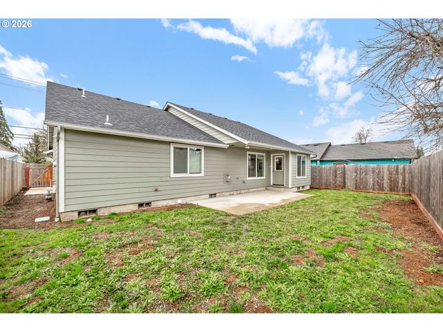 632 N 5TH St, Creswell, OR 97426