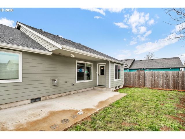 632 N 5TH St, Creswell, OR 97426